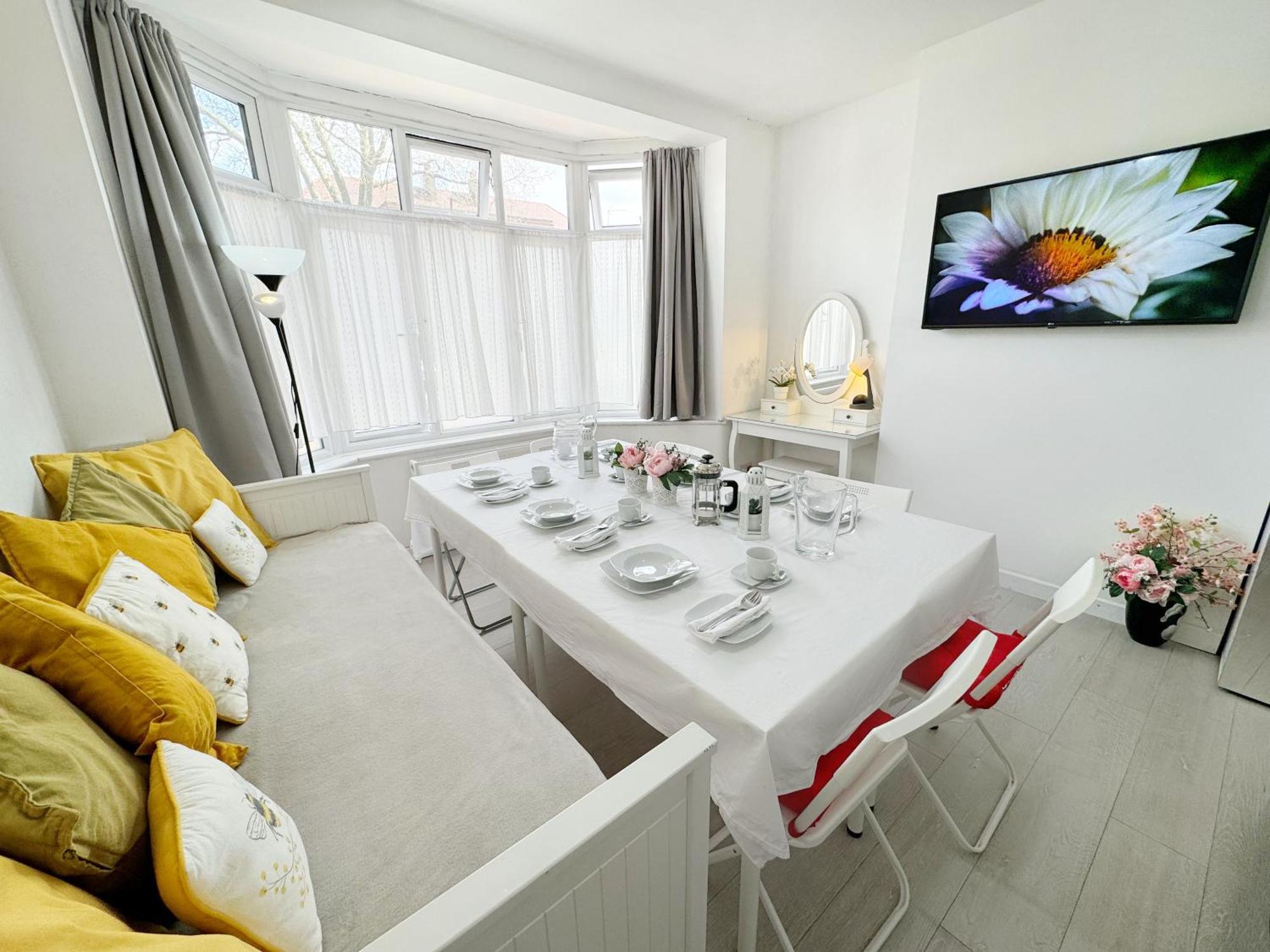 Luxurious House Near Excel- Air Conditioning, 9 Beds, 2 Baths, Garden, Fast Wifi London Exteriör bild